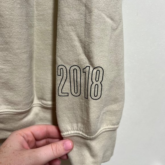 Thomas Rhett 2018 Life Changes Tour Crewneck Sweatshirt (w/tour locations) Small - Picture 6 of 7